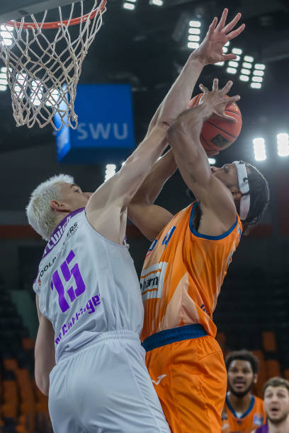 采取更开放 采取更开放